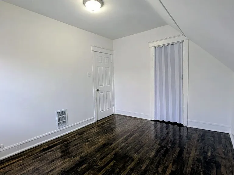 7315 S Kenwood Ave — Photo 16