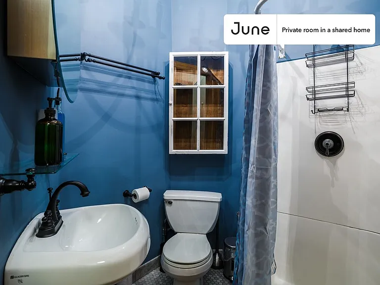 336 W 47th St #1D — Photo 9