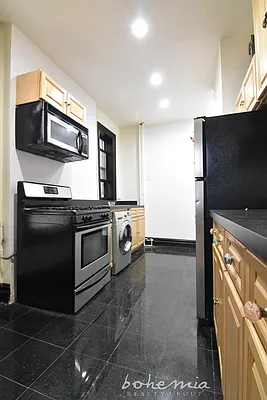 Rented by Bohemia Realty Group | media 9