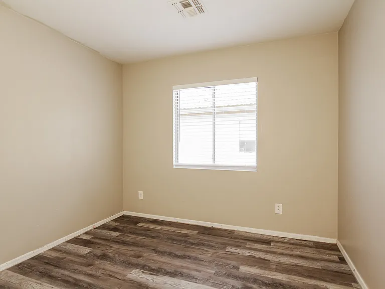 12610 W Myer Ln — Photo 7