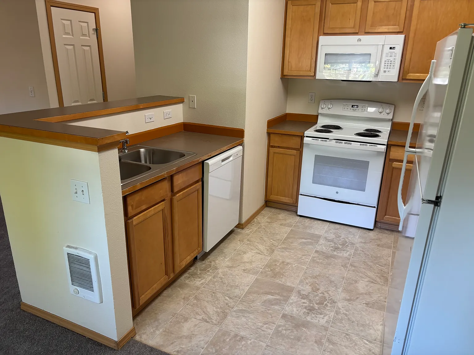 2 bed, 860 sqft, $1,800 — Photo 1