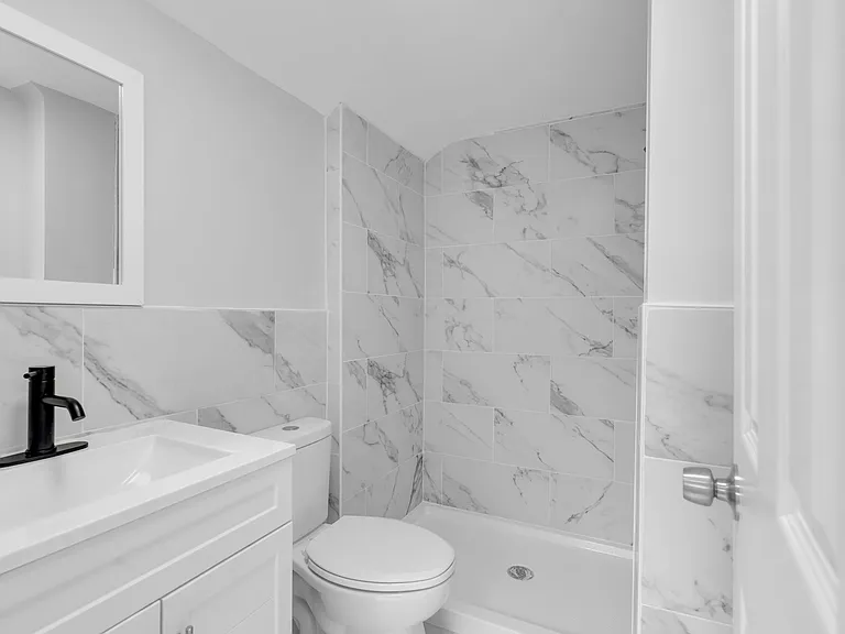939 E County Line Rd — Photo 14