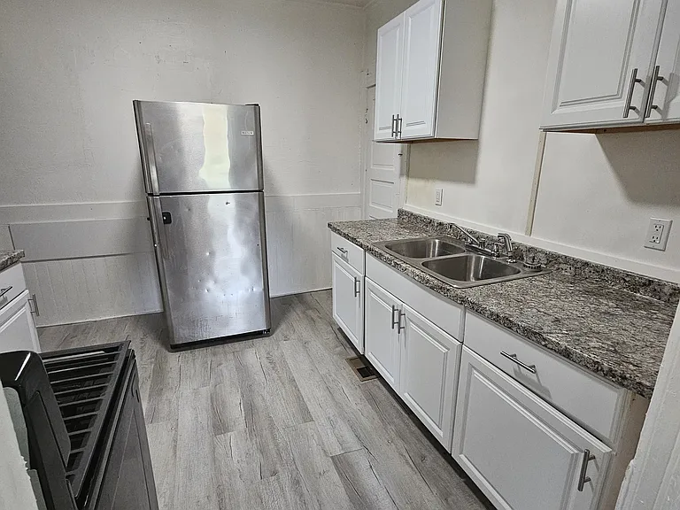 1349 W Woodruff Ave — Photo 10