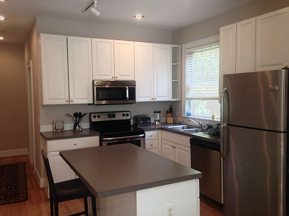 5th image of 412 Hillsborough St #412