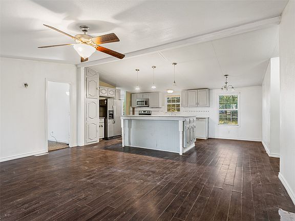 6th image of 202 Forgotten Ln
