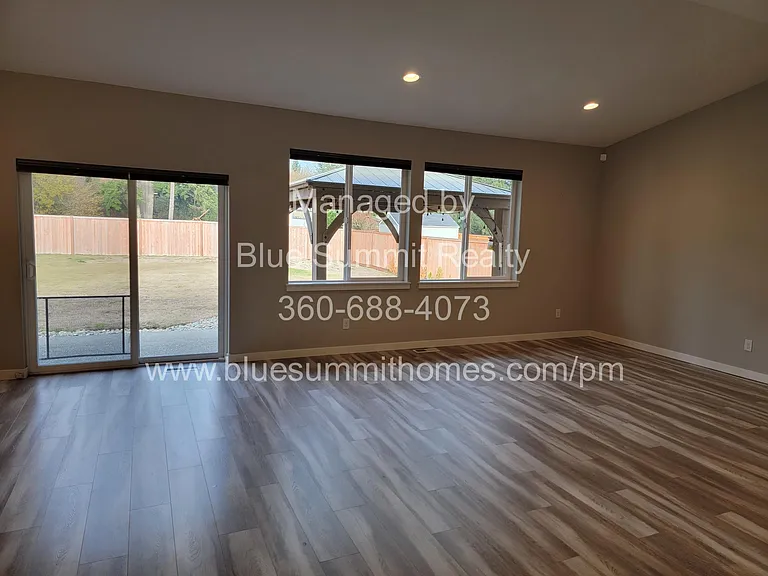 105 Brodie St SE — Photo 4