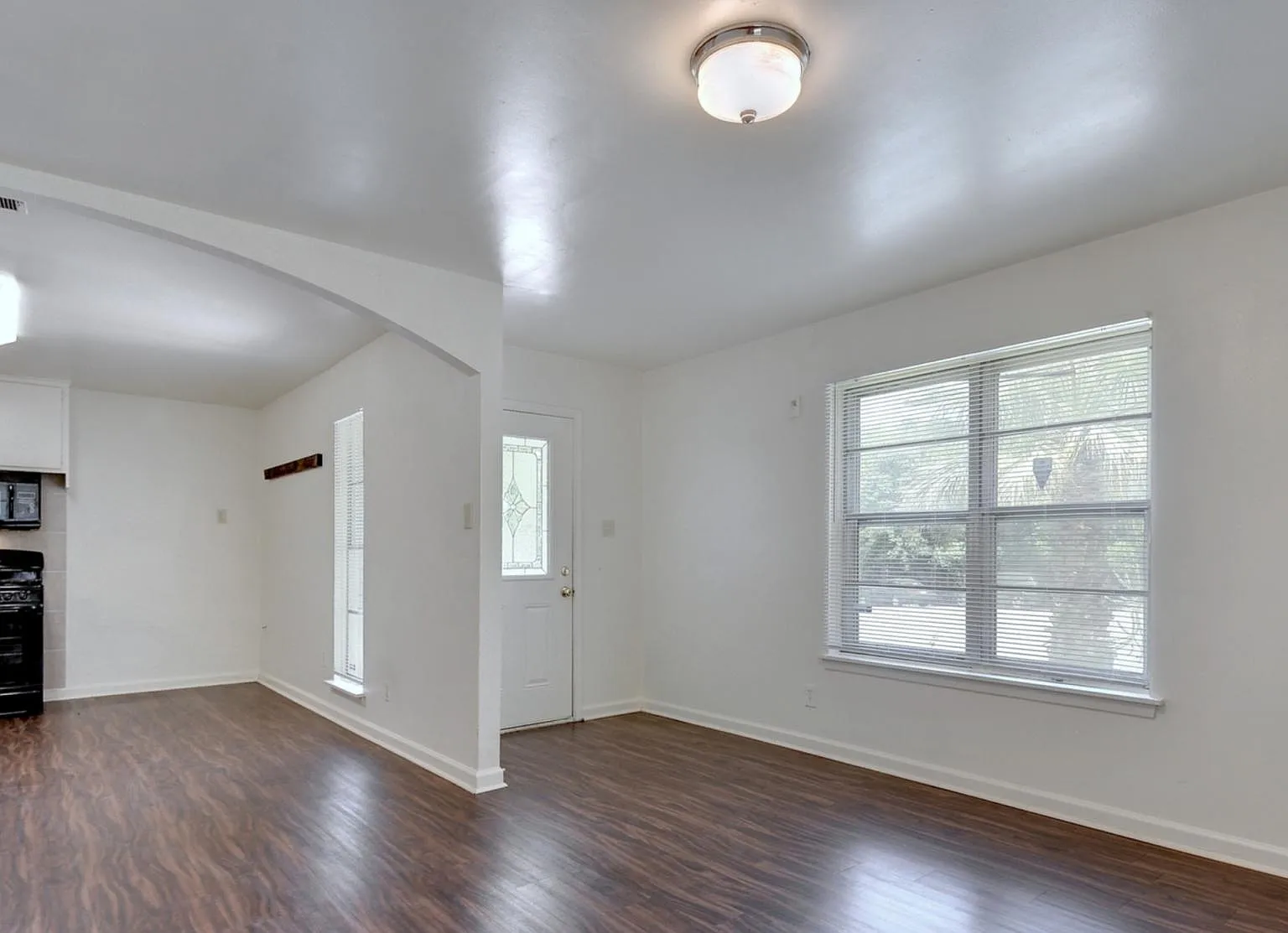 5 bed, 1700 sqft, $2,695 — Photo 3