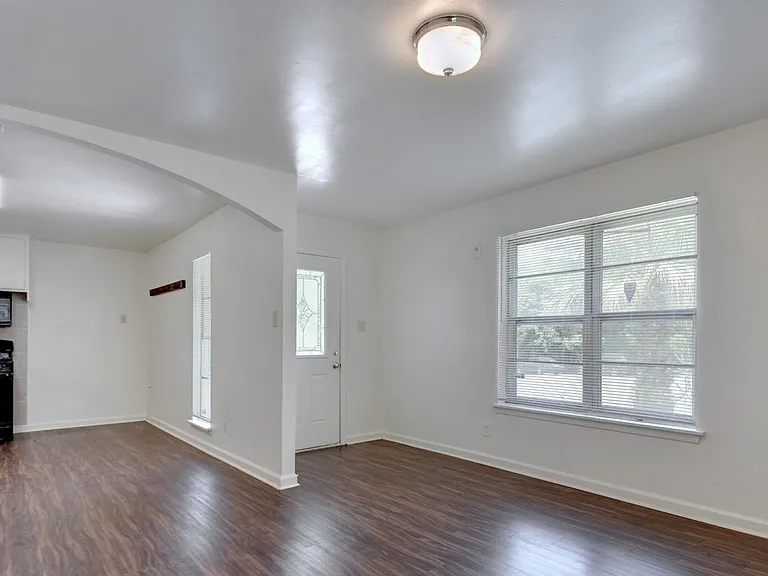 129 Coleman St — Photo 3