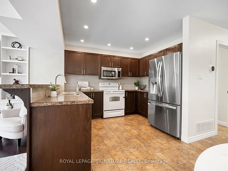 61 Thames Way — Photo 14