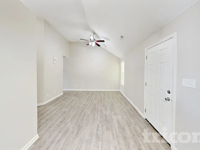 8820 Kismet Dr — Photo 5