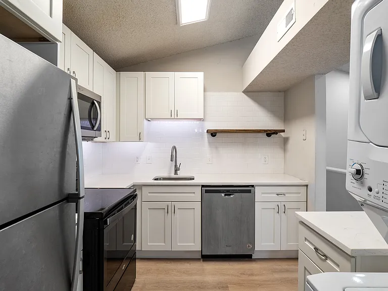 9057 N Swan Cir — Photo 10