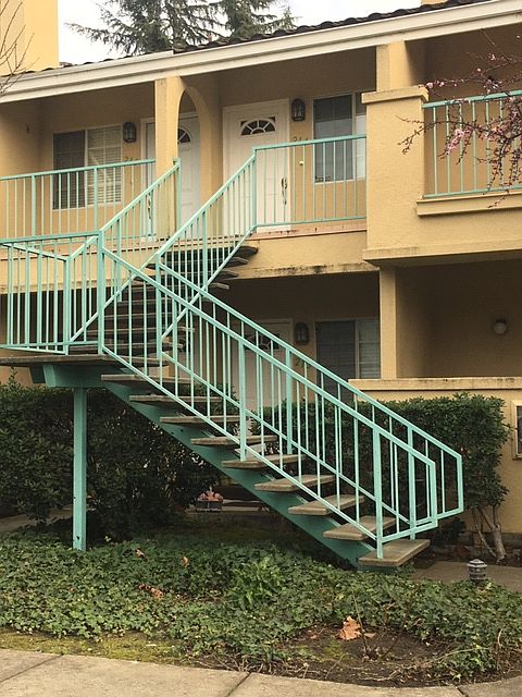 1st image of 214 Sunnyhills Ct