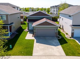 4007 9th St S, Moorhead, MN 56560