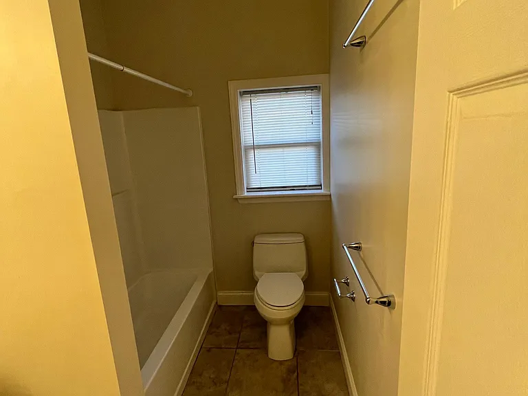 516 E Chestnut St #6 — Photo 6