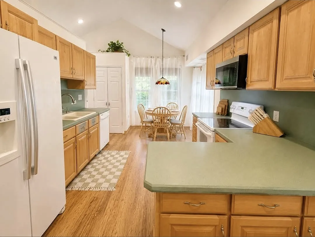 3 bed, 2103 sqft, $4,000 — Photo 3