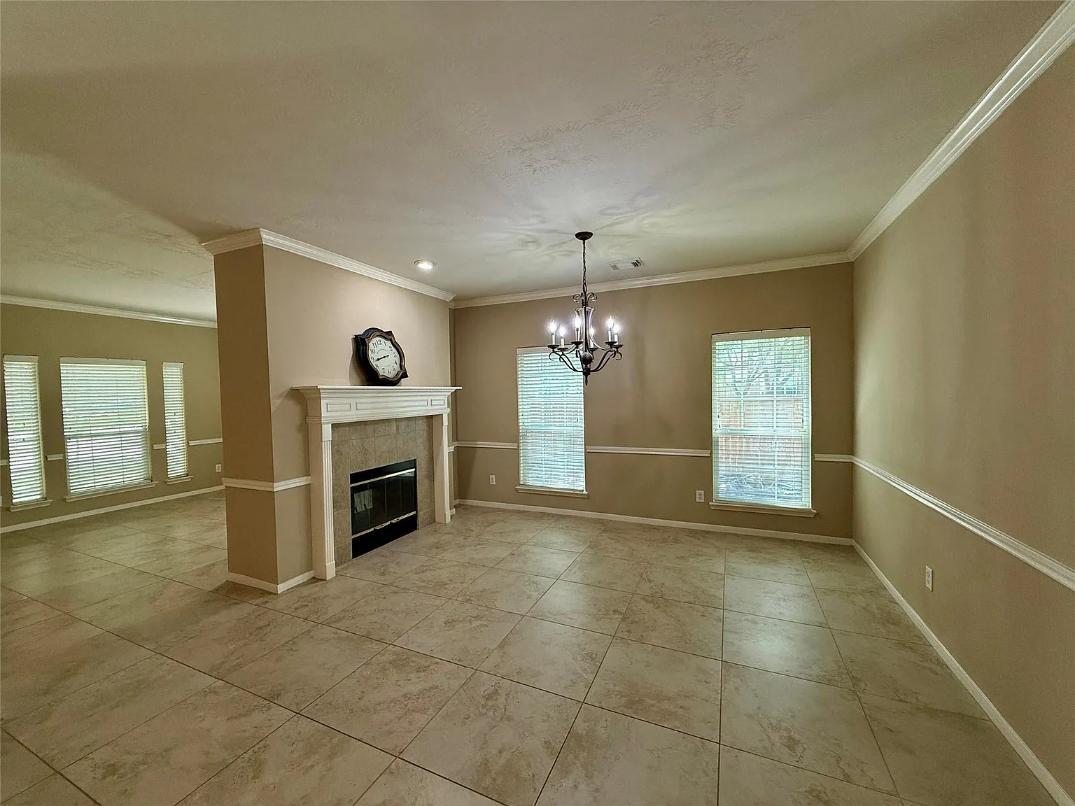 4 bed, 2.5 bath, 3064 sqft, $2,800 — Photo 4