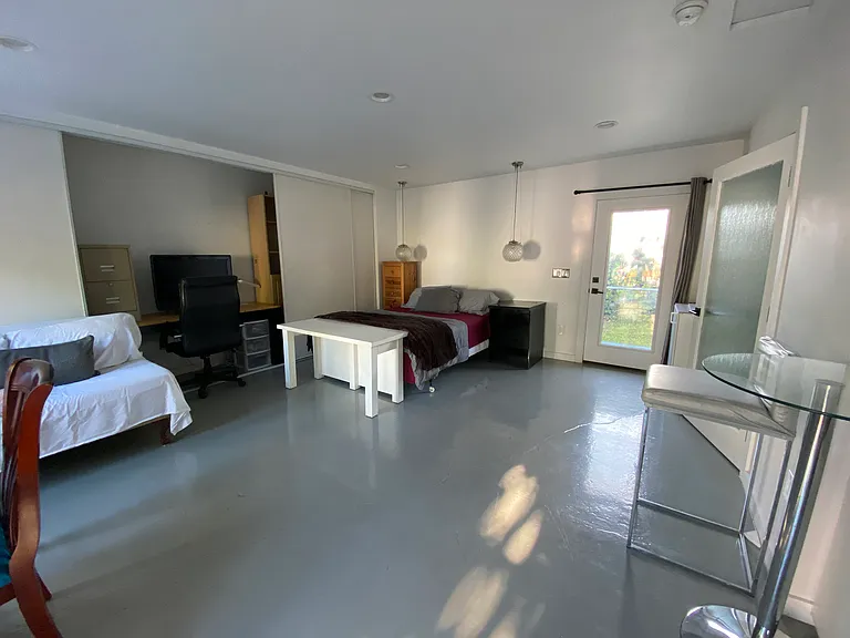 3047 Edgehill Dr — Photo 3
