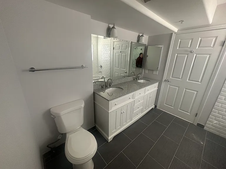 5224 Corteen Pl #4 — Photo 18