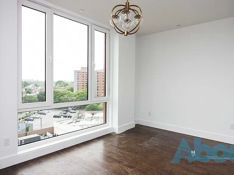 980 Halsey St #Penthouse 7C — Photo 4