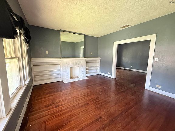2nd image of 1301 Giddings St
