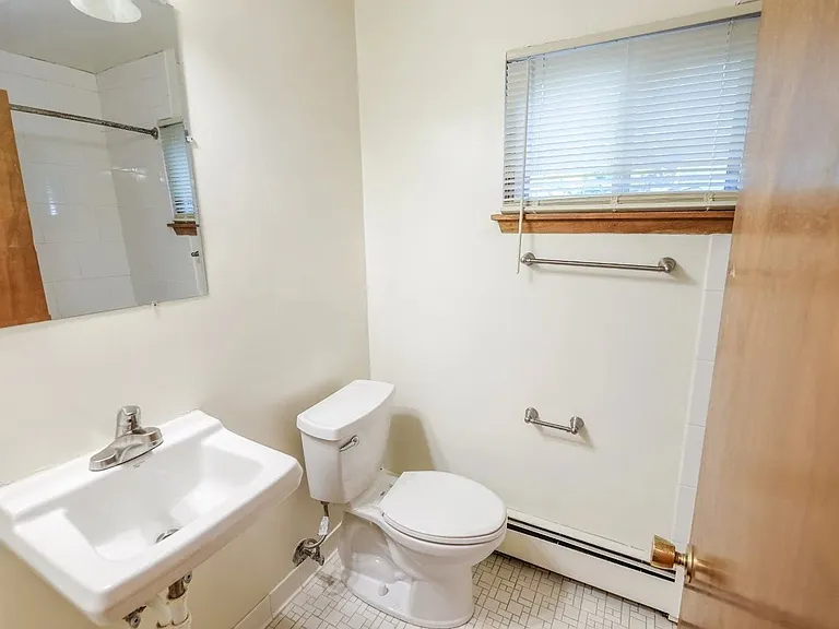 Elevate your lifestyle at Central Lakes of Uptown with stylish bathrooms featuring modern fixtures and plenty of natural light. Enjoy the perfect blend of comfort and functionality. Schedule your visit today!