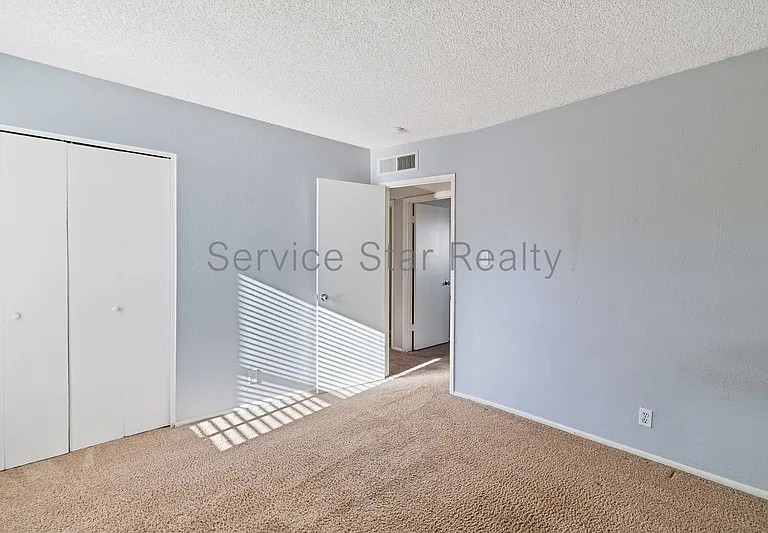 13027 N 28th St — Photo 13