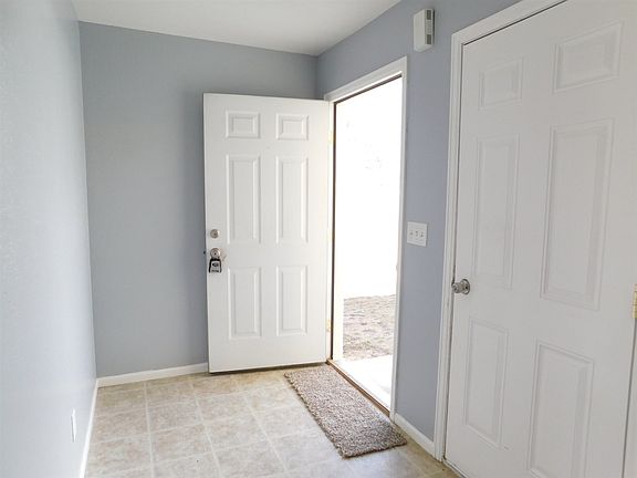 3rd image of 604 Dinwoody Way