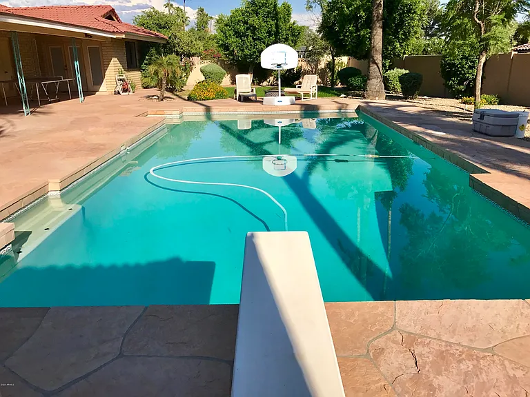 185 E Cercado Ln — Photo 34