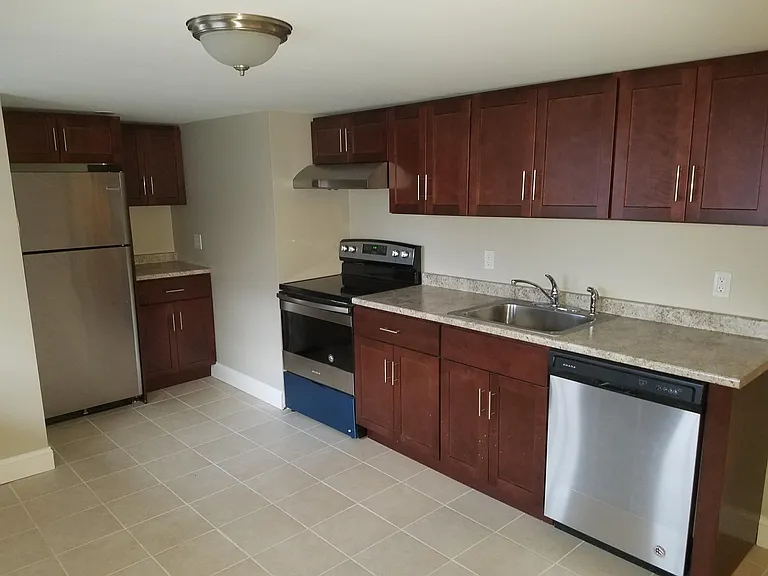 171 Peirce St #C — Photo 10