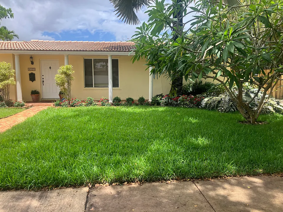 6325 Miami Lakeway