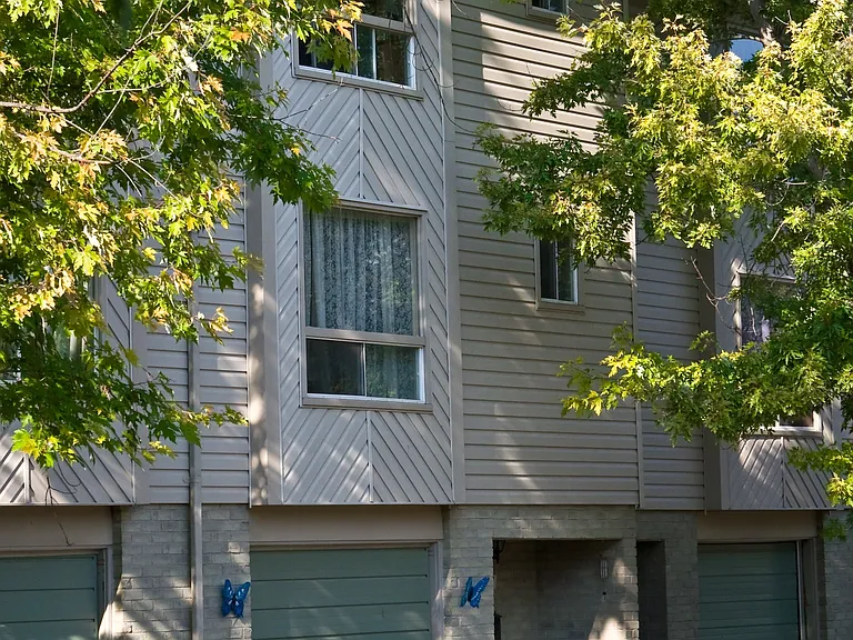310 Westminster Ave — Photo 4