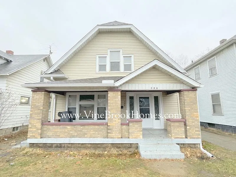 246 N Pershing Ave photo 1