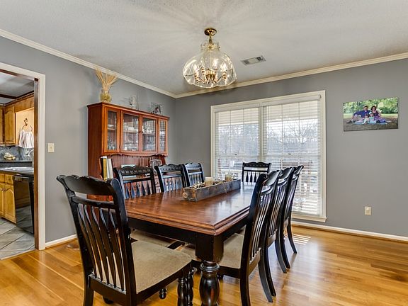 4th image of 4434 Oxford Gate Dr