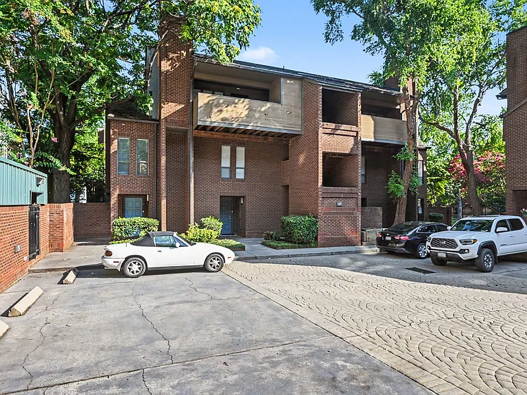417 N Church St #A — Photo 17
