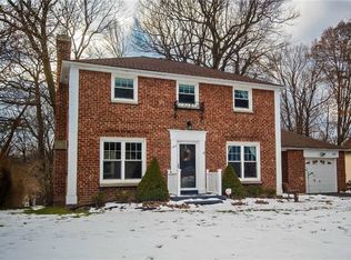 189 Stonehenge Rd, Rochester, NY 14609