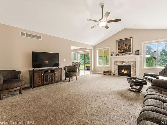 4th image of 606 6th St