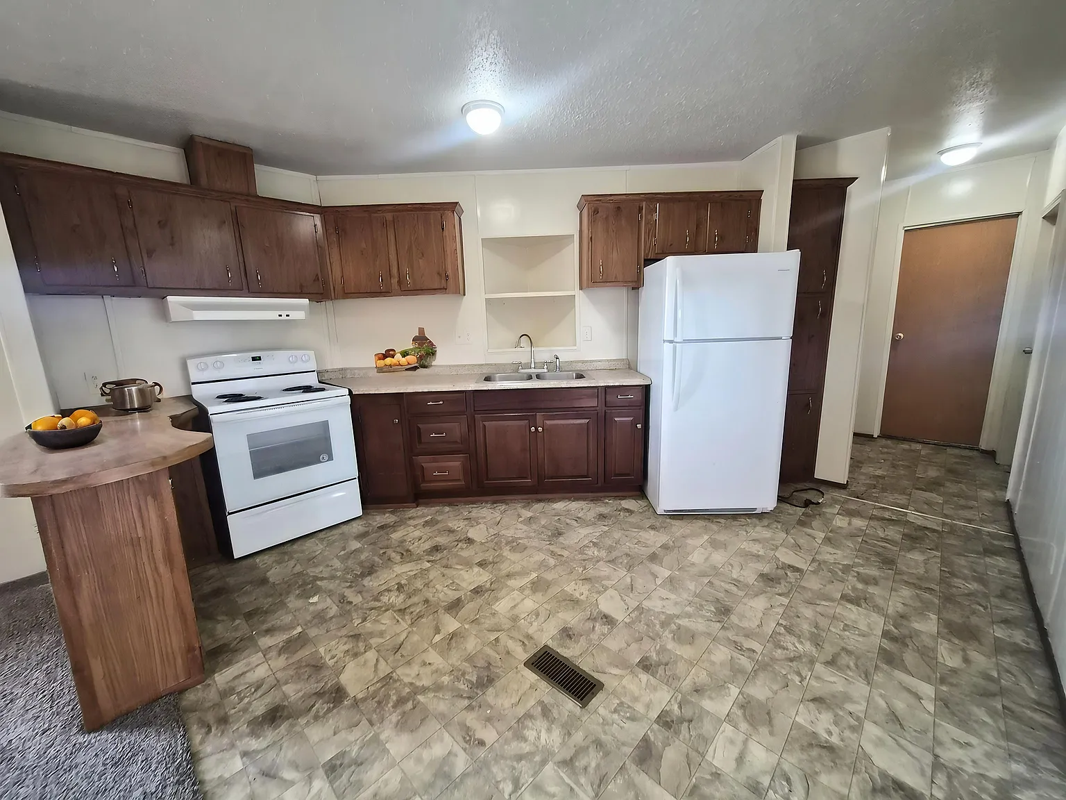 775 Steele Rd — Photo 2