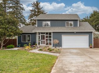 1057 4th St SE, Bandon, OR 97411