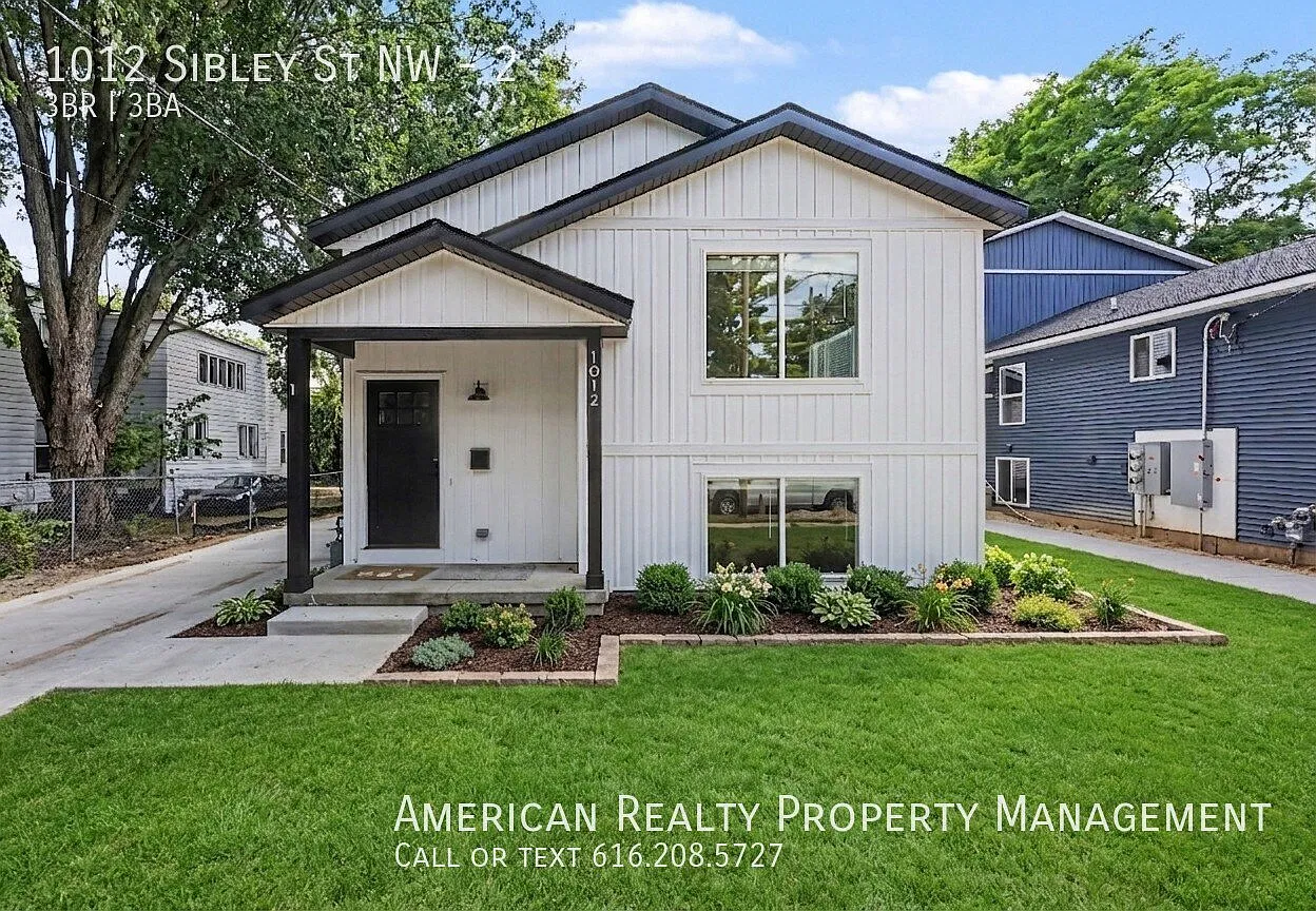 3 bed, 2.5 bath, 1400 sqft, $2,300 — Photo 1