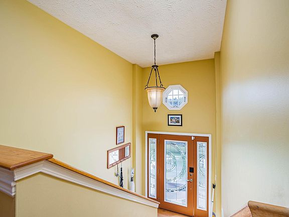 5th image of 156 Ashley Dr