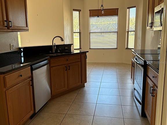 4th image of 15566 SW 11th Terrace Rd