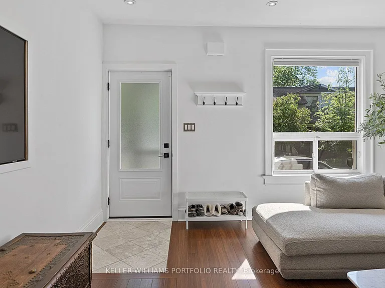 28 Tiverton Ave — Photo 5