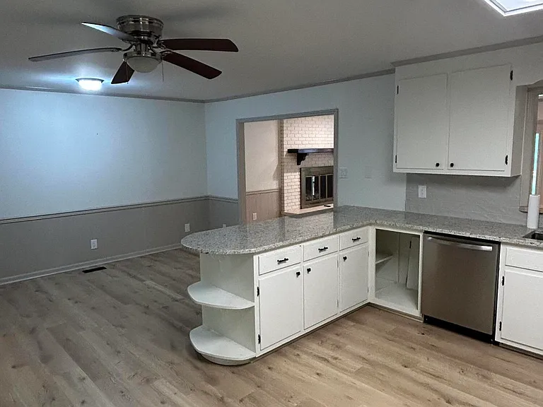 2546 Ardsley Dr — Photo 3