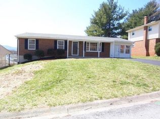 419 Crofton Dr, Vinton, VA 24179