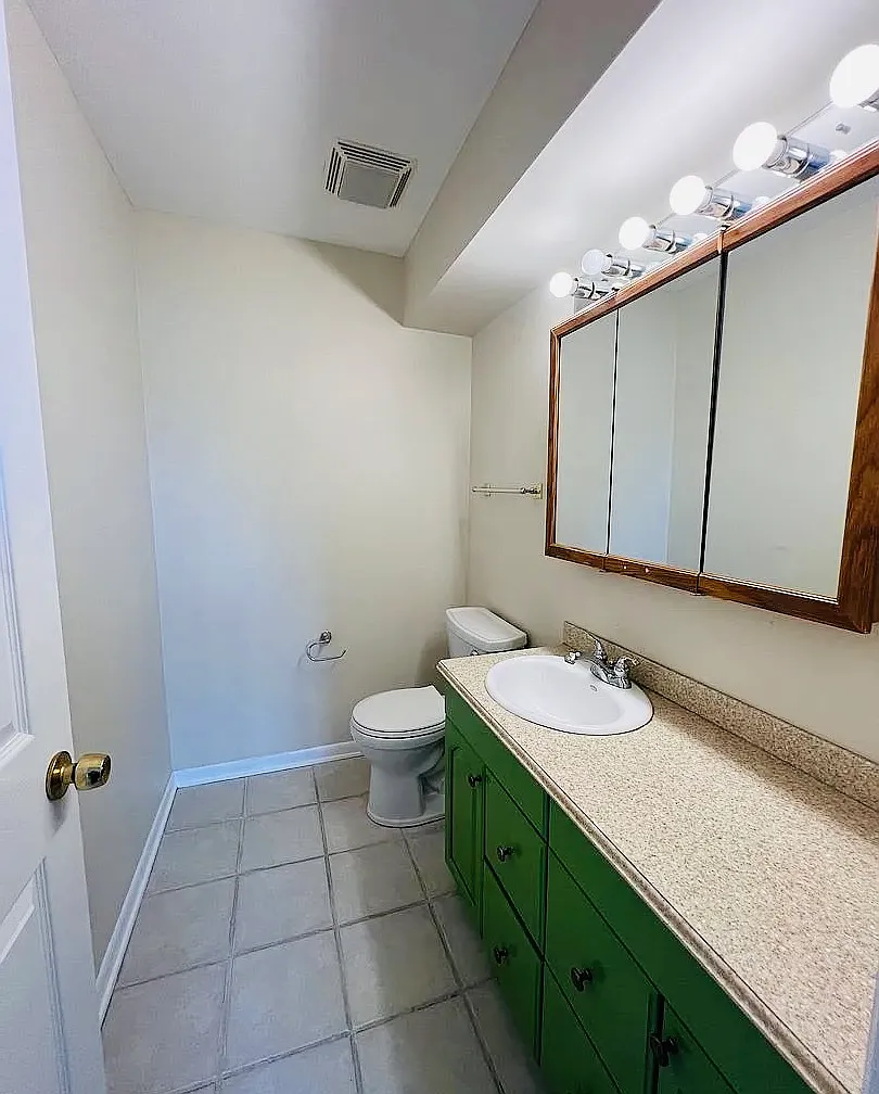 2 bed, 1.5 bath, 1000 sqft, $1,700 — Photo 3