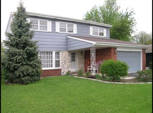 1948 Big Bend Dr, Des Plaines, IL 60016