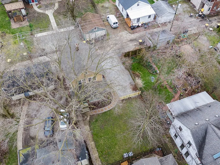 1213 W Jefferson Blvd — Photo 3