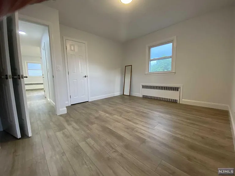 637 6th St #2 — Photo 8