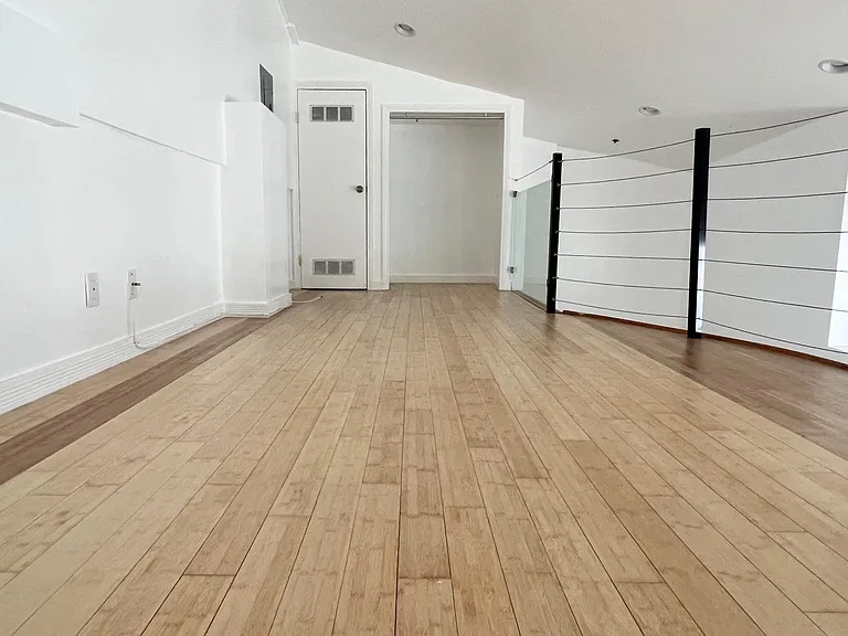 1043 S Grand Ave #8 — Photo 14