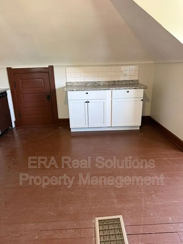 2 bed, 1.0 bath, $1,200 — Photo 4